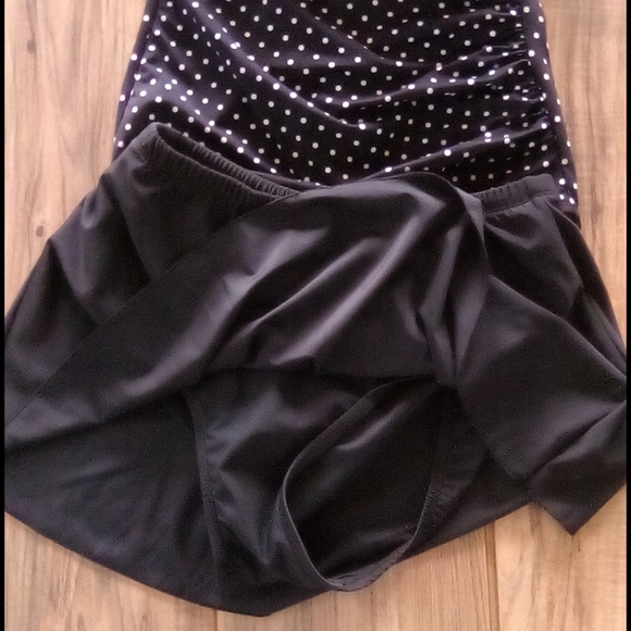 Women Size 6/8 Swimsuit & Skort - Picture 3 of 8